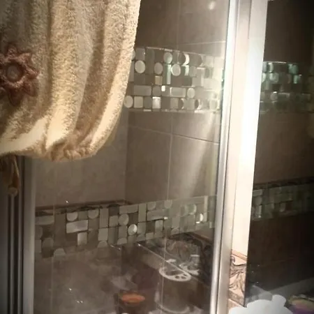 Doble,bano Privado,en Piso Particular,urbanizacion Completa Y Garage,en Albufereta,cerca Del Puerto,explanada Y Castillo De Séjour chez l'habitant *